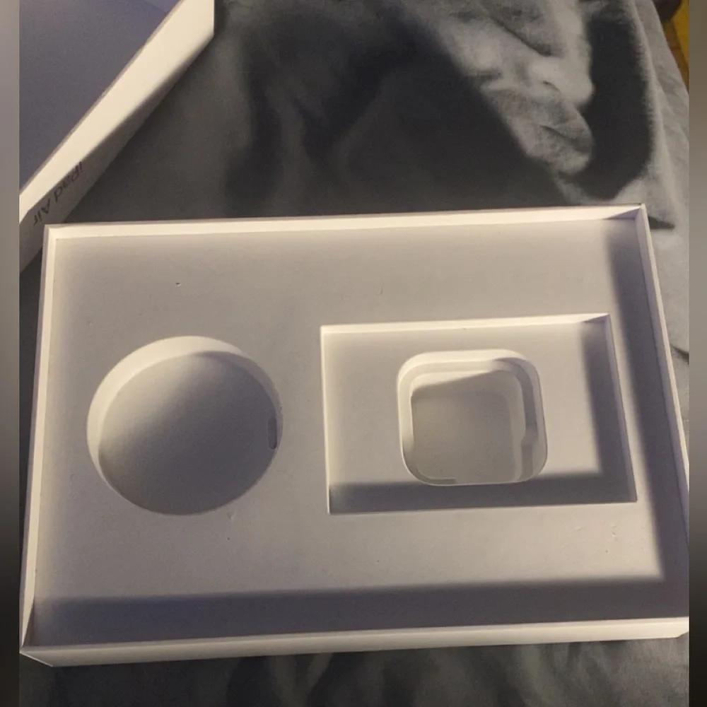 Apple iPad Air Packaging in White